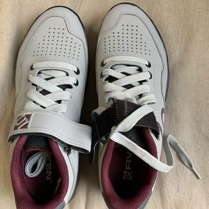 Women’s bike shoes